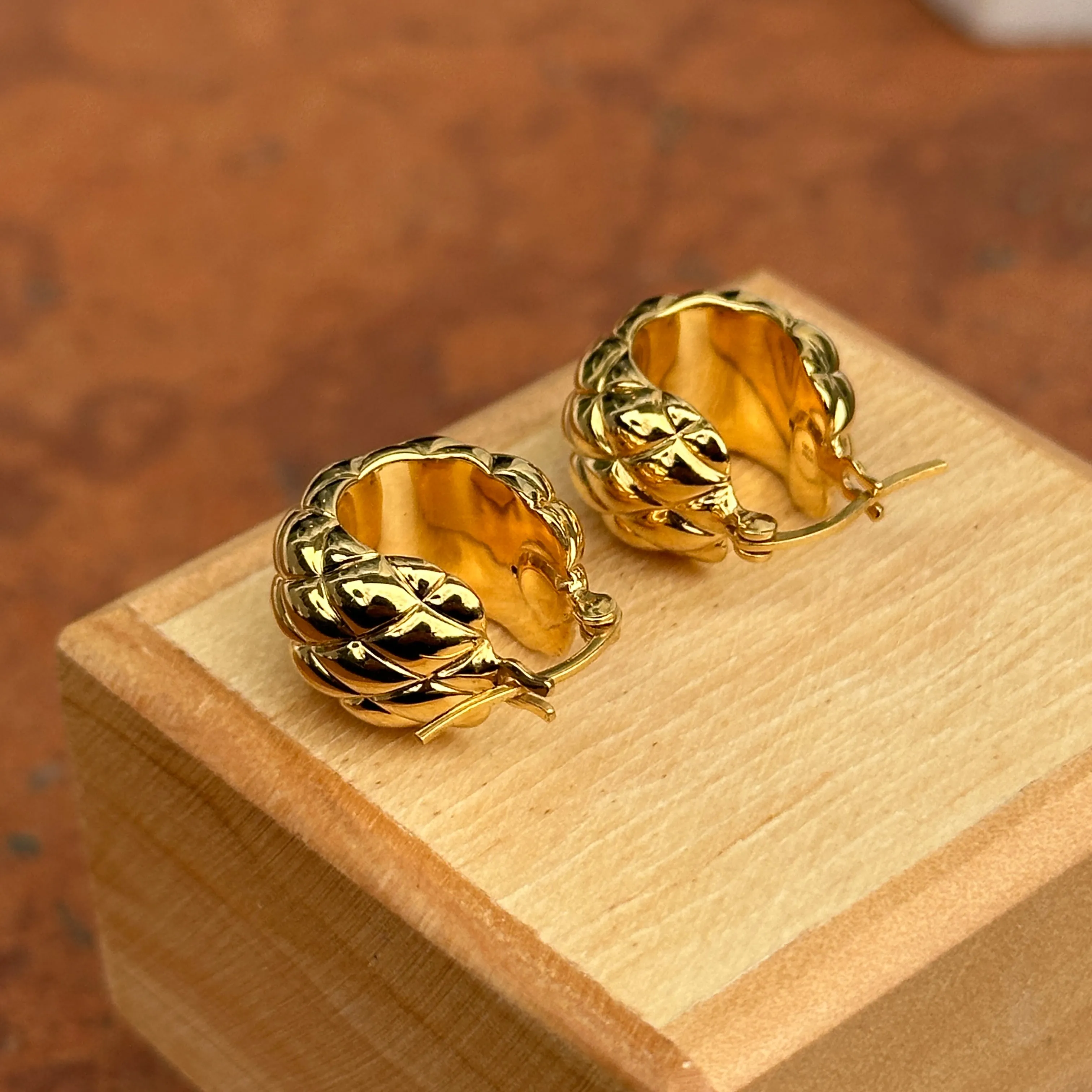 14KT Yellow Gold Crosshatch Huggie Hoop Earrings