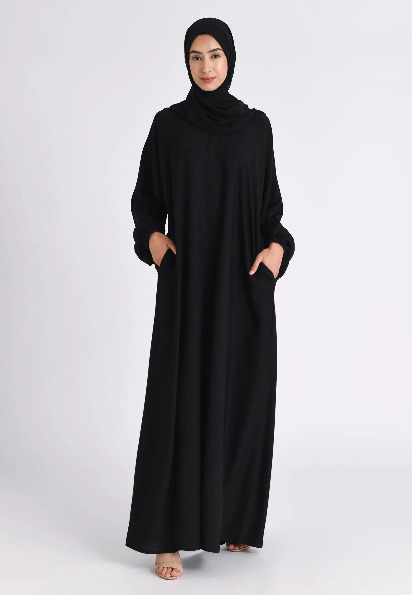 Black Closed Abaya with Zip Pockets & Cuff Sleeves