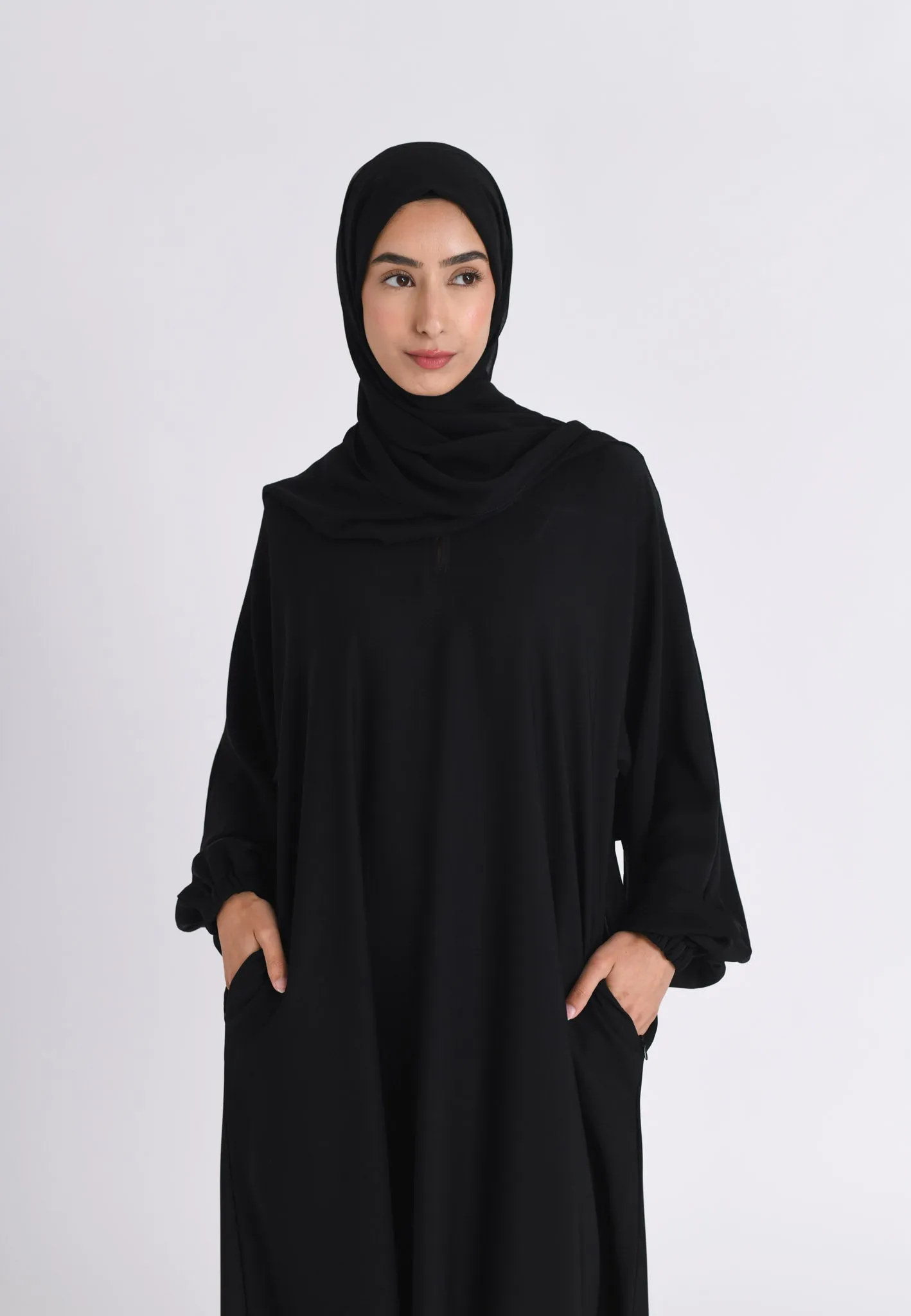 Black Closed Abaya with Zip Pockets & Cuff Sleeves