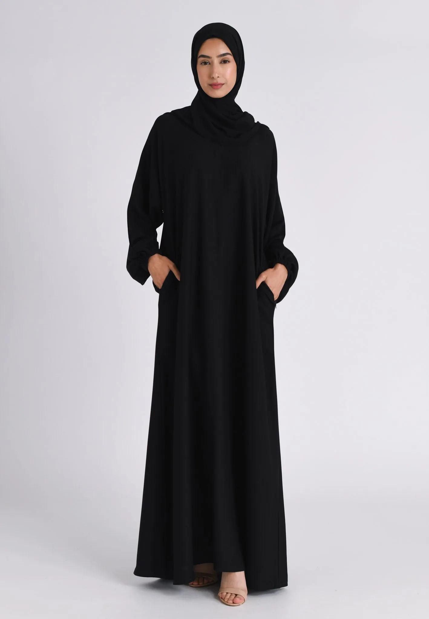 Black Closed Abaya with Zip Pockets & Cuff Sleeves