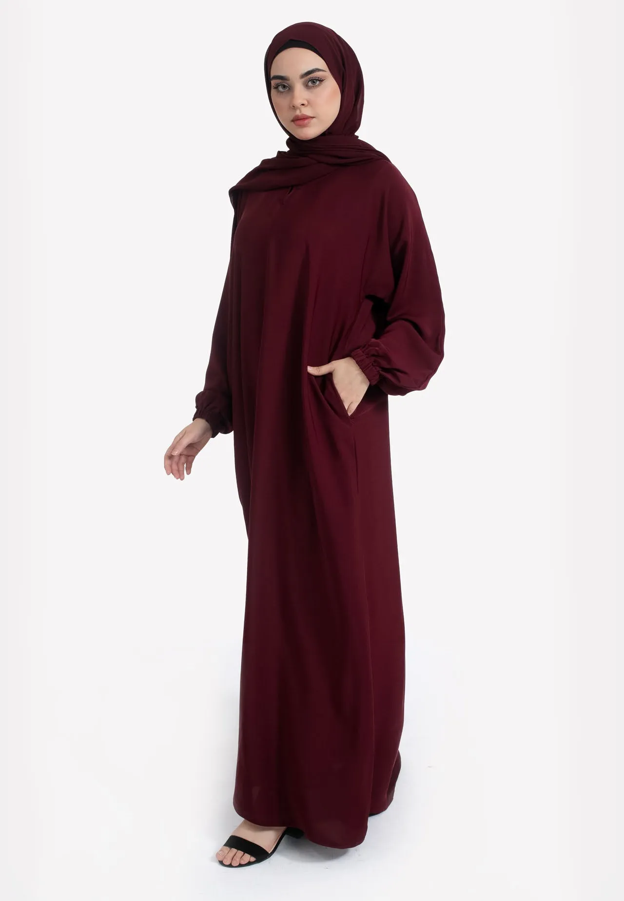 Burgundy Closed Abaya with Zip Pockets & Cuff Sleeves