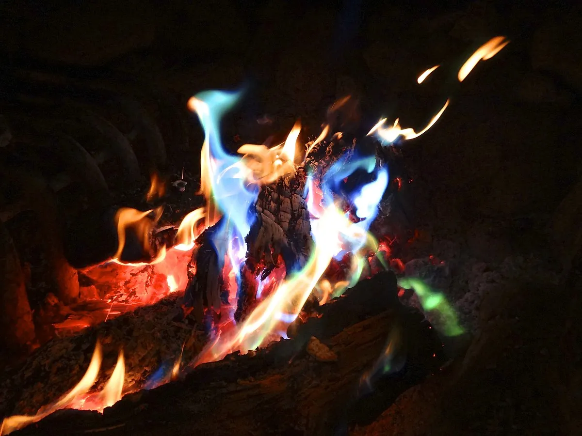 Colorful Fire Powder for Campfire - Q8OV