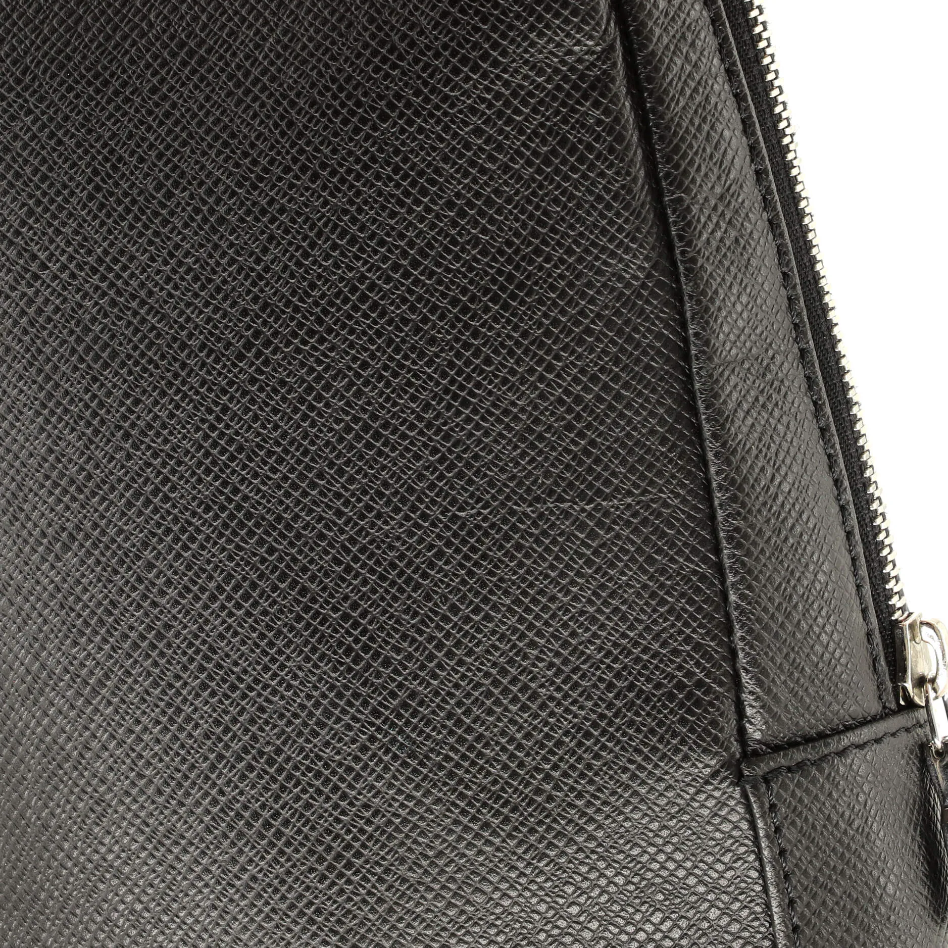 Designer Avenue Sling Bag Taiga Leather
