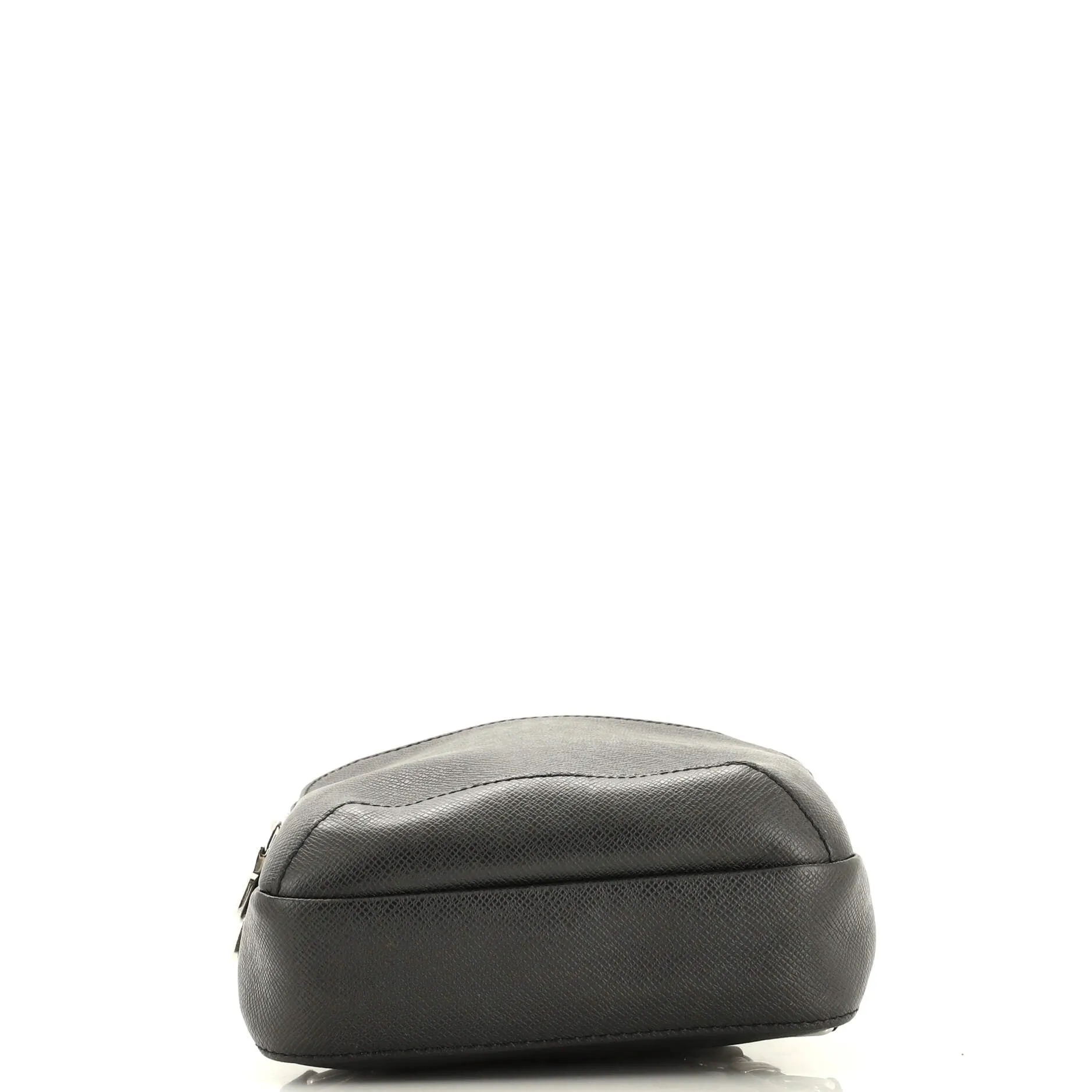 Designer Avenue Sling Bag Taiga Leather
