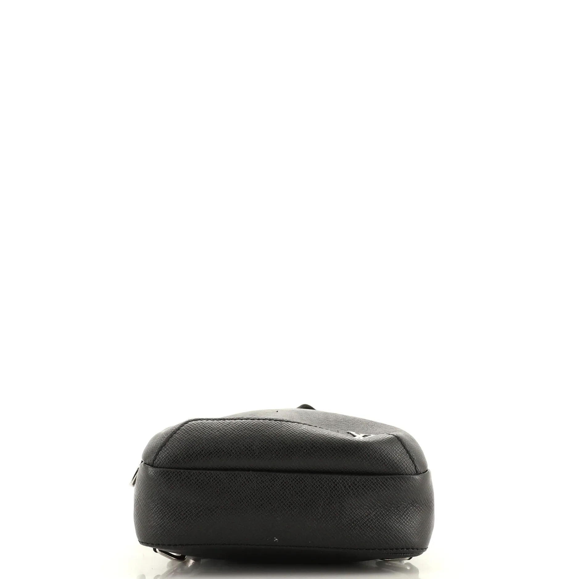 Designer Avenue Sling Bag Taiga Leather