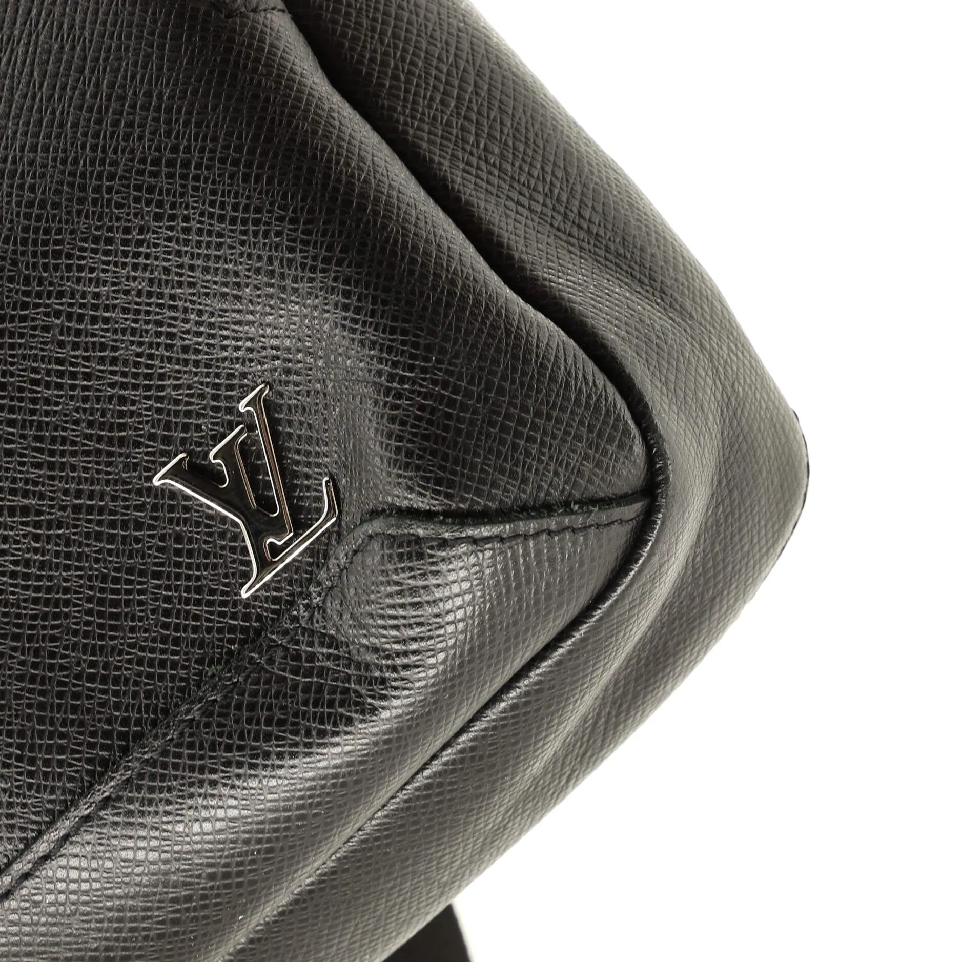 Designer Avenue Sling Bag Taiga Leather