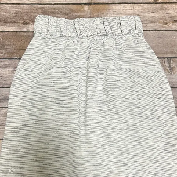 Lululemon White Grey Stripe On The Fly Woven Elastic Waistband Stretch Skirt 2