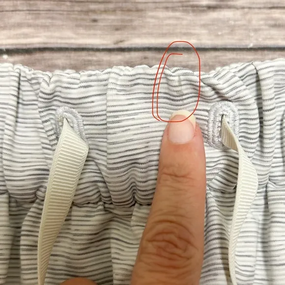 Lululemon White Grey Stripe On The Fly Woven Elastic Waistband Stretch Skirt 2