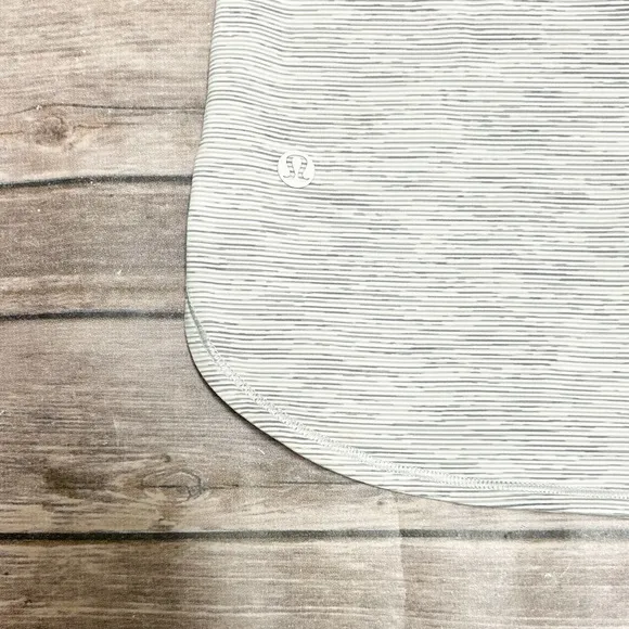 Lululemon White Grey Stripe On The Fly Woven Elastic Waistband Stretch Skirt 2