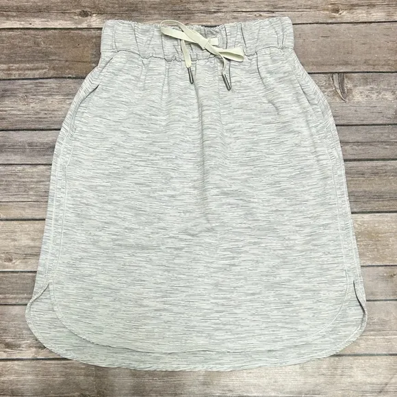 Lululemon White Grey Stripe On The Fly Woven Elastic Waistband Stretch Skirt 2