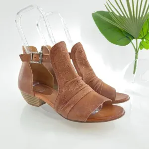 Miz Mooz Women Corra Size 38 7.5 Tan Cognac Leather Open Toe Sandal Low Heel
