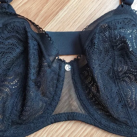 NWT Chantelle c Jolie floral lace demi underwire bra black romantic adjustable