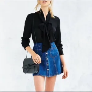 ✨Urban Outfitters Button BDG Front Denim Mini Skirt✨