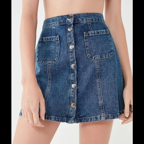 ✨Urban Outfitters Button BDG Front Denim Mini Skirt✨