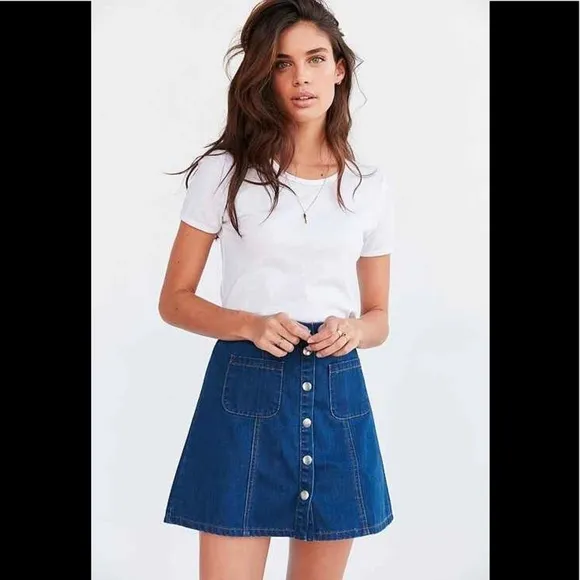✨Urban Outfitters Button BDG Front Denim Mini Skirt✨