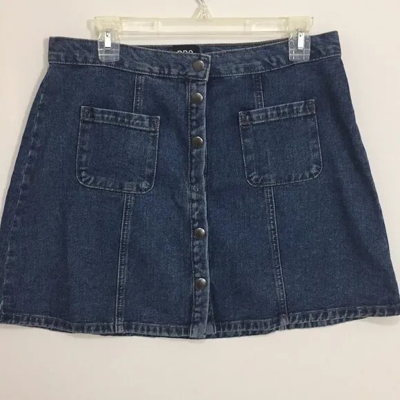 ✨Urban Outfitters Button BDG Front Denim Mini Skirt✨
