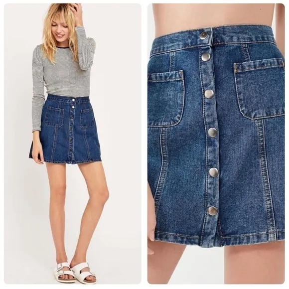 ✨Urban Outfitters Button BDG Front Denim Mini Skirt✨