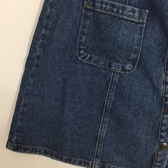 ✨Urban Outfitters Button BDG Front Denim Mini Skirt✨