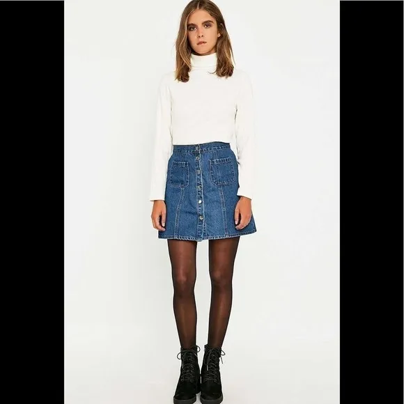 ✨Urban Outfitters Button BDG Front Denim Mini Skirt✨